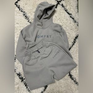 COMFRT Set NEW, NEVER WORE.. did not return in time. Too big for me.